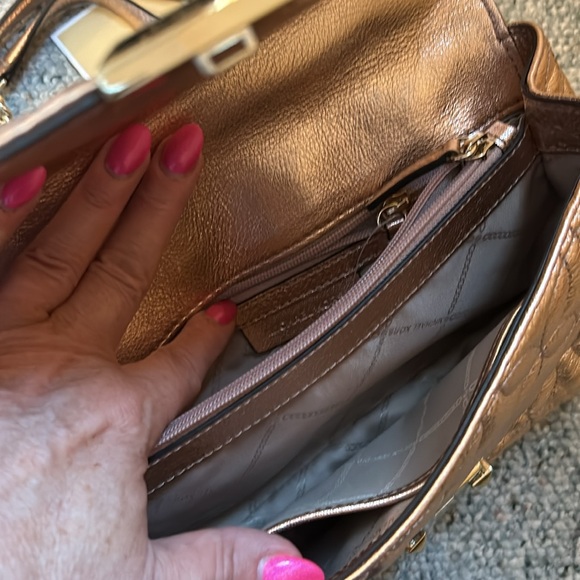 Michael Kors rose gold quilted handbag- ⚡️⚡️⚡️Flash Sale⚡️⚡️⚡️great condition! - Picture 6 of 8
